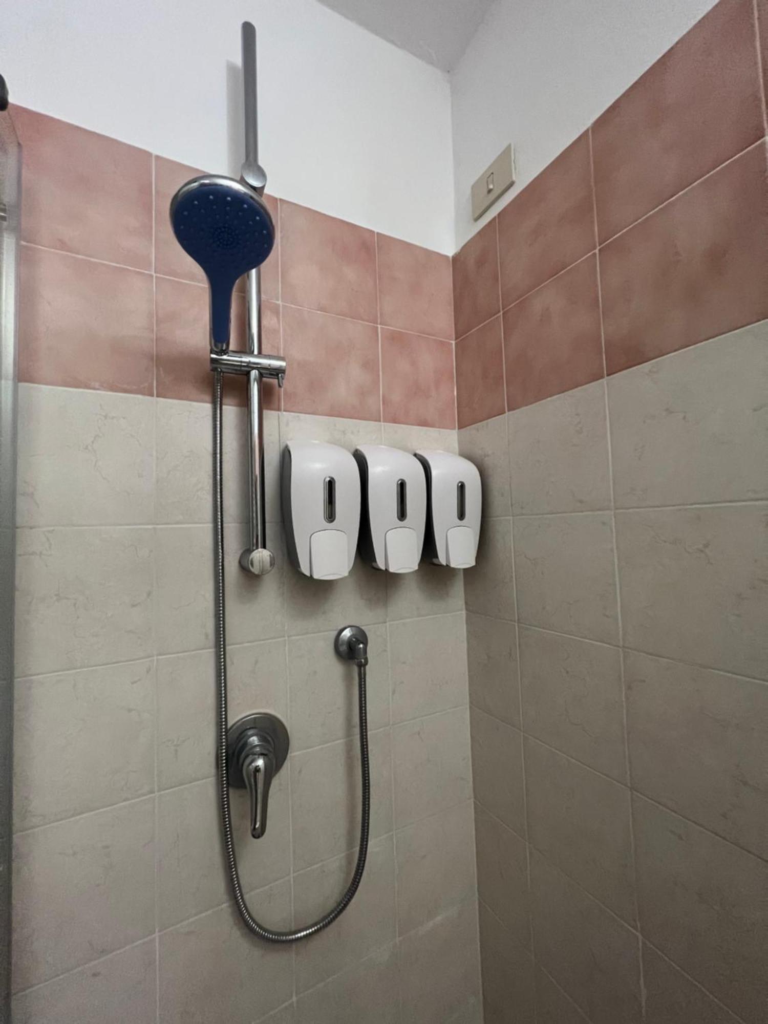 Tevere 20 House Монца Номер фото
